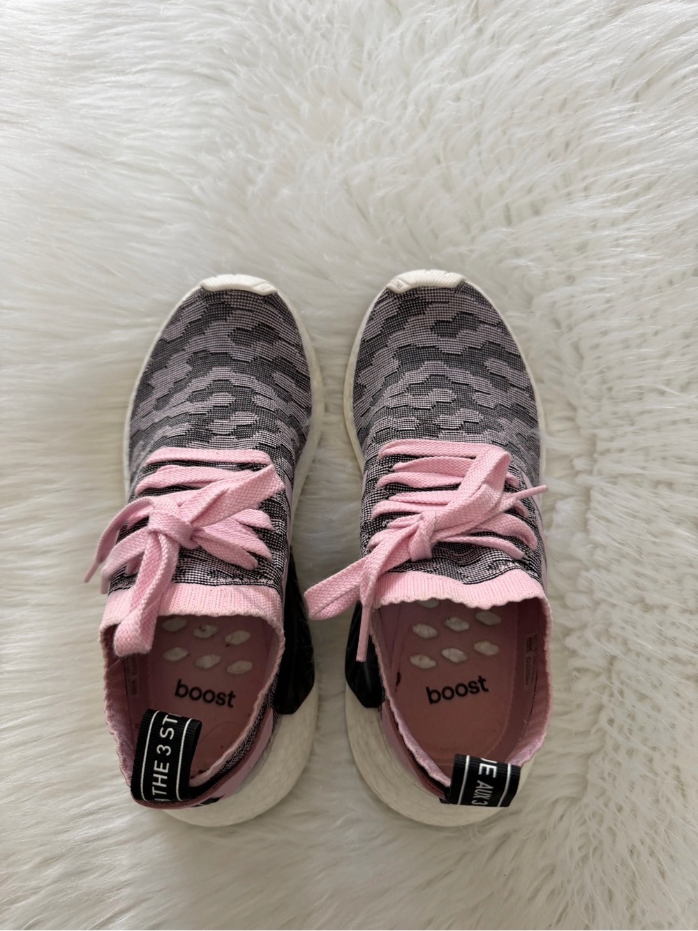 Adidas Boost Comfort La Marque Aux 3 Bandes Pink/Gray Knit Athletic Sneakers 6.5